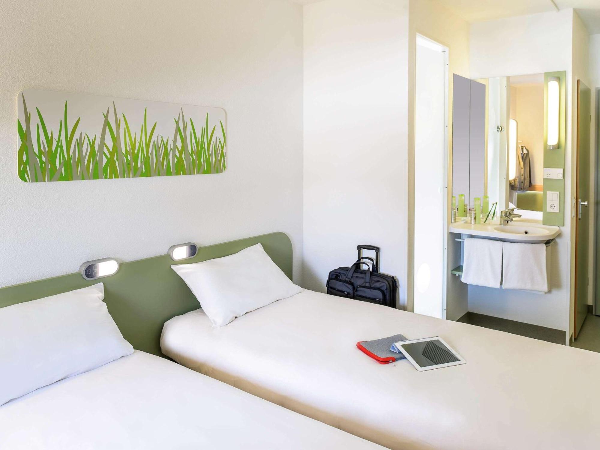 Ibis Budget Valenciennes Petite Forêt Екстериор снимка
