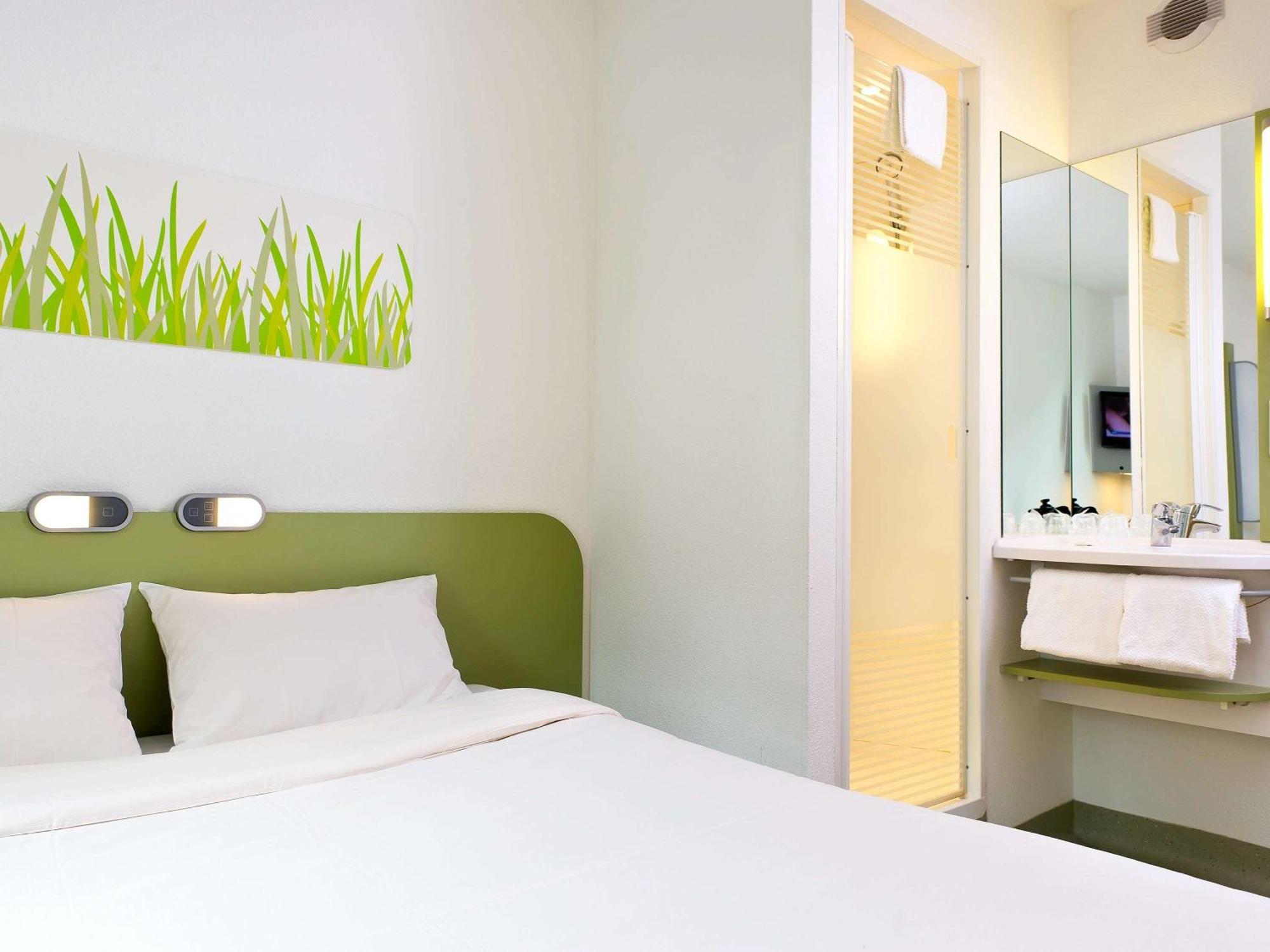 Ibis Budget Valenciennes Petite Forêt Екстериор снимка