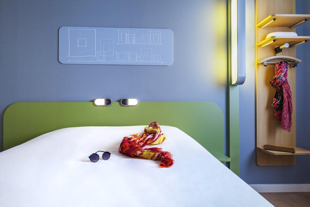Ibis Budget Valenciennes Petite Forêt Екстериор снимка