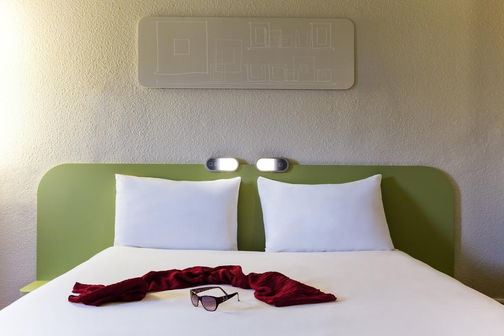 Ibis Budget Valenciennes Petite Forêt Екстериор снимка