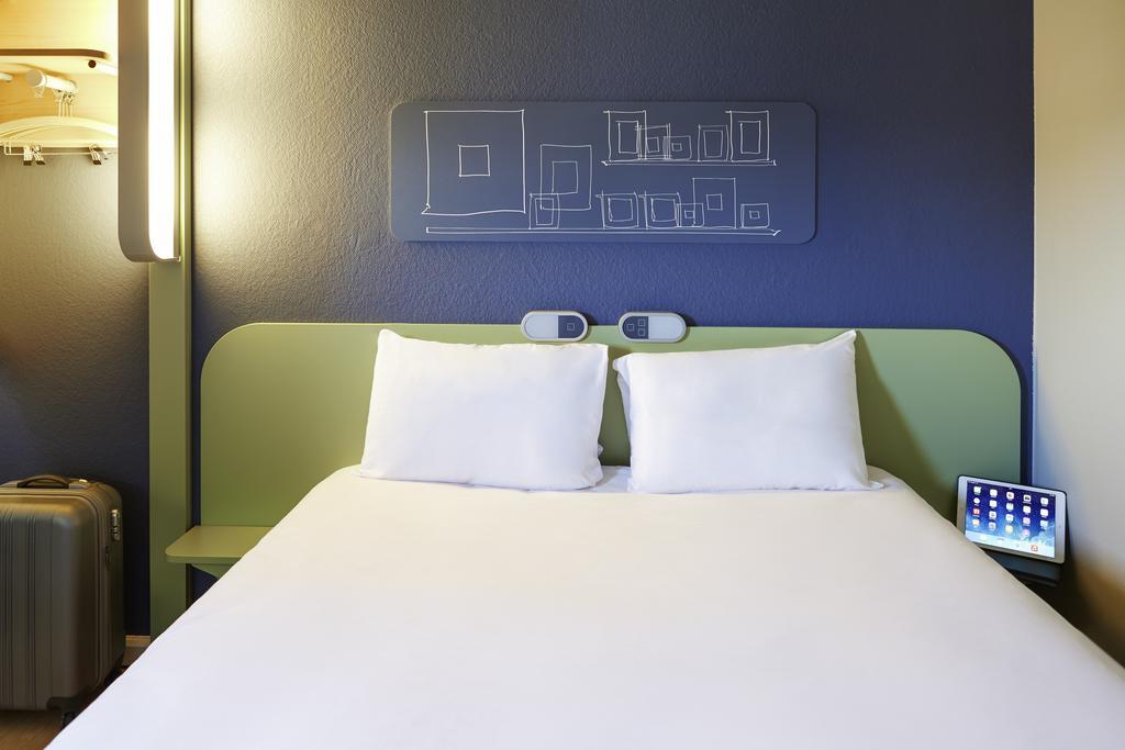 Ibis Budget Valenciennes Petite Forêt Екстериор снимка