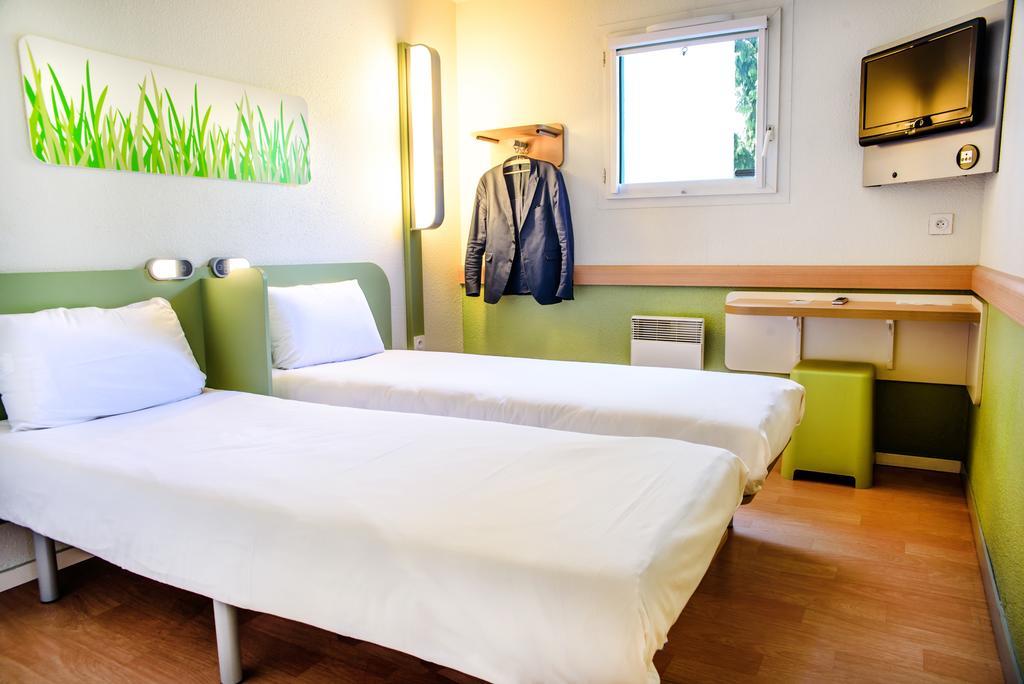 Ibis Budget Valenciennes Petite Forêt Екстериор снимка