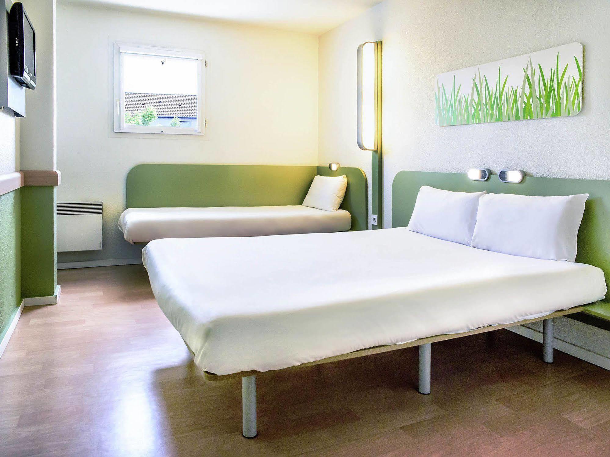 Ibis Budget Valenciennes Petite Forêt Екстериор снимка