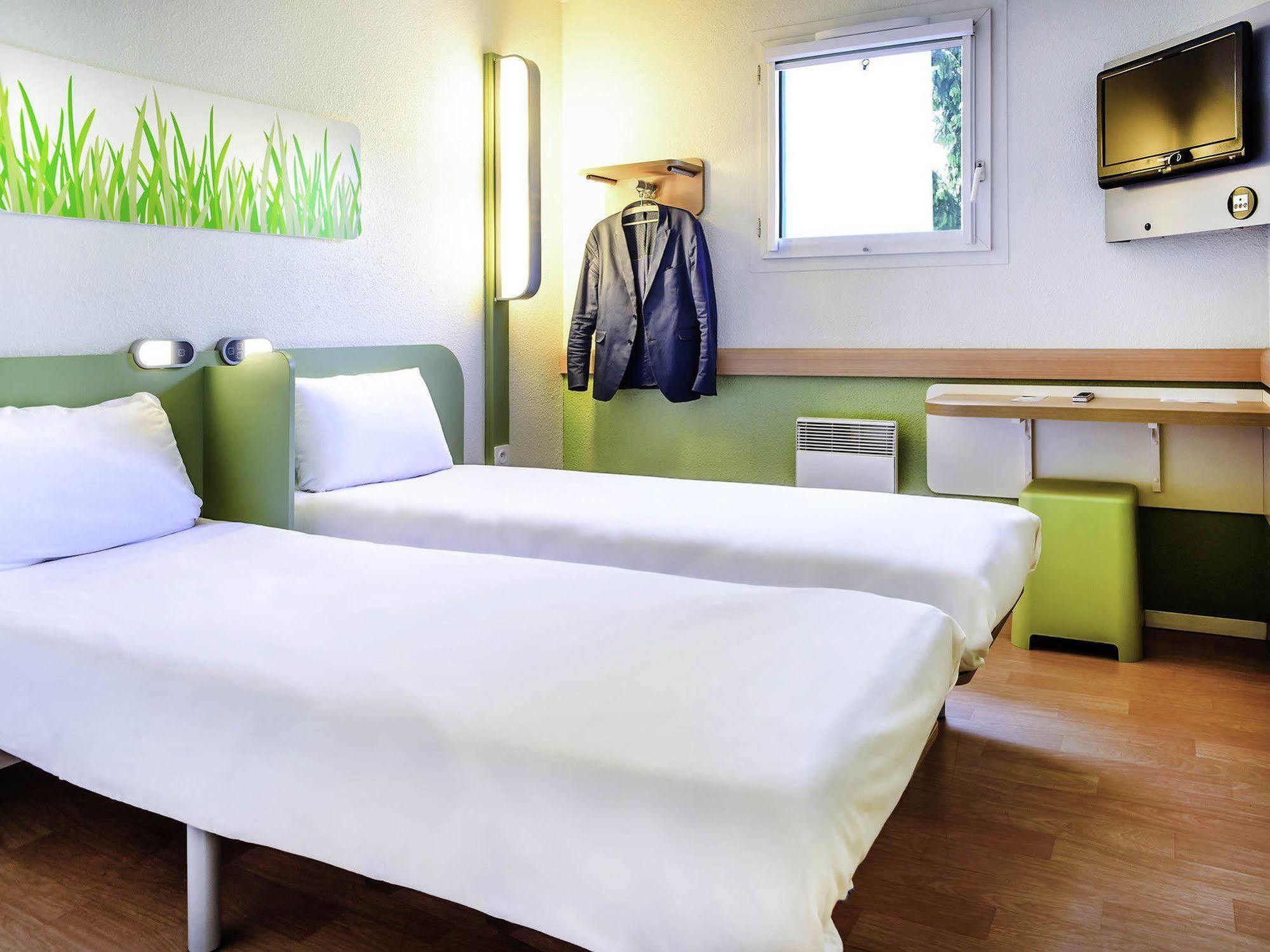 Ibis Budget Valenciennes Petite Forêt Екстериор снимка
